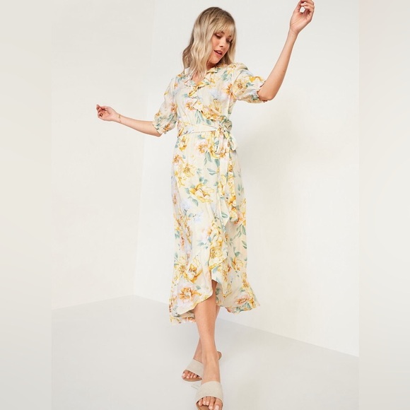 Old Navy Dresses & Skirts - Old Navy Floral Wrap Midi Dress